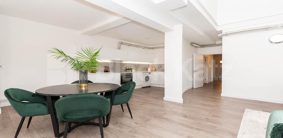 			SPACIOUS 4 BEDROOM WAREHOUSE CONVERSION , 4 Bedroom, 2 bath, 1 reception Apartment			 SPRINGFIELD HOUSE LOFTS-TYSSEN STREET , DALSTON-HAGGERSTON-SHOREDITCH